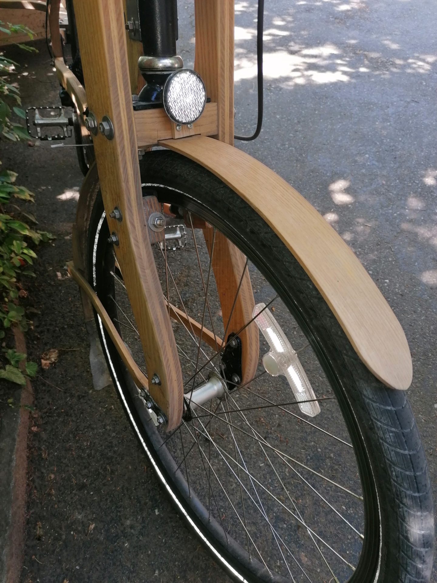 Veloliebe mit E-Bike aus Holz von Christian Gerber