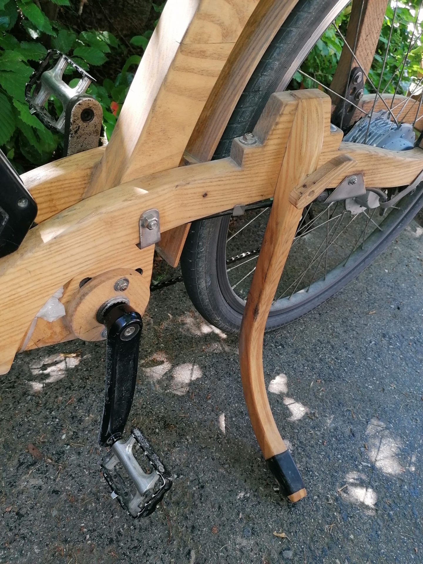 Veloliebe mit E-Bike aus Holz von Christian Gerber