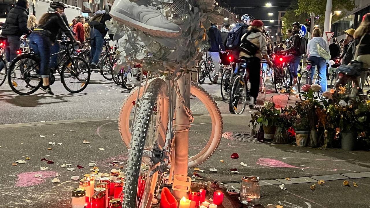 Ghost Bike an der Badenerstrasse nach tödlichem Velounfall