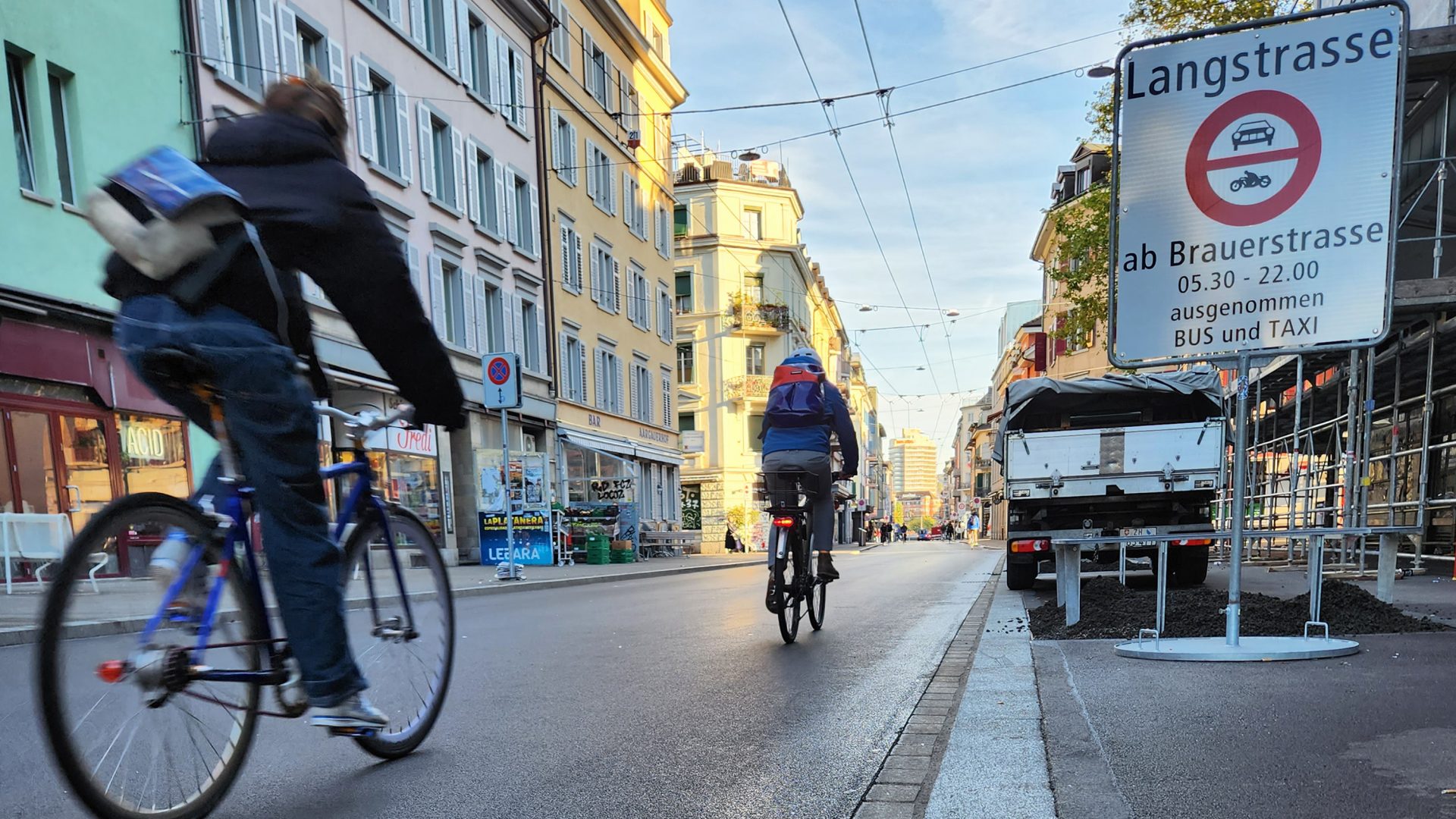 Langstrasse darf nun mit dem Velo legal in beide Richtungen befahren werden. 